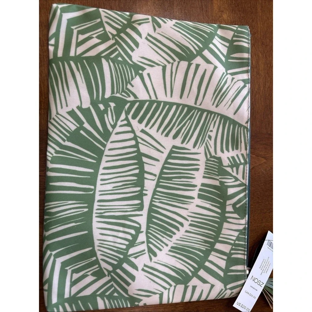 New CHICO'S PALM PRINT LARGE POUCH Lush Green Accessories Makeup Zip Bag 12.5x 9